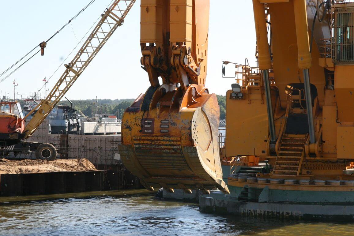 Capital dredging works in the Klaipeda State Maritime Port water basin, at berths No. 80-81, BHD MP 40, 2013