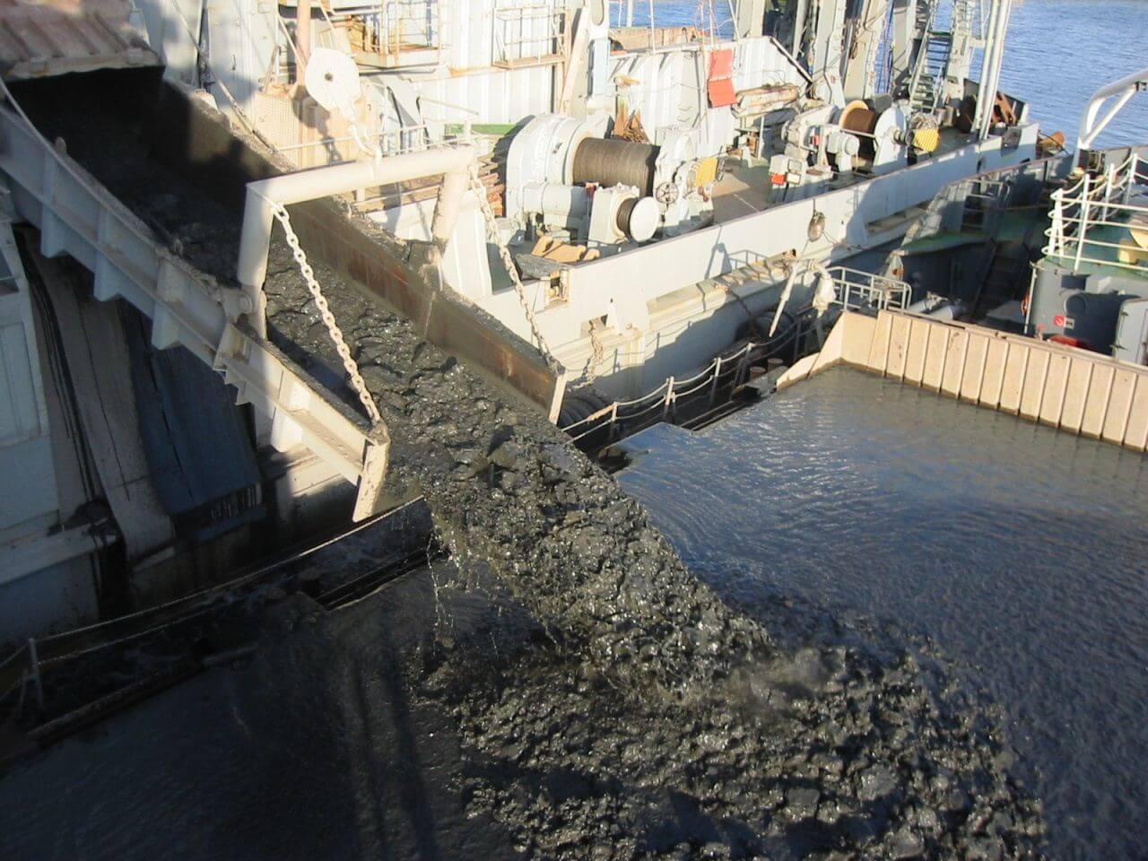 Maintenance dredging works in the water basin and shipping channel of the Port of Salacgrīva, 2003